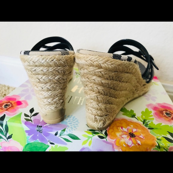 Lovely Burberry Patent leather Check Wedge Sandals - Picture 8 of 12